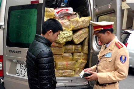 Quảng Ninh: Tạm giữ chiếc xe chở gần 1 tấn chân gà đông lạnh