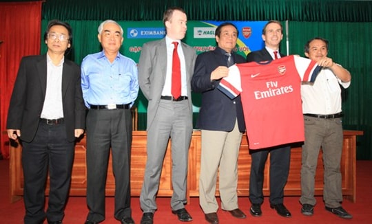 Arsenal sẽ mang các ngôi sao sáng nhất tới Việt Nam