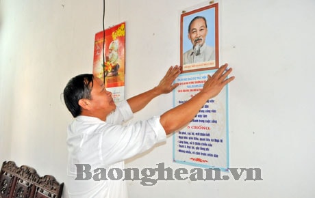 Thanh Chương thực hiện việc treo ảnh Bác Hồ trong công sở, nhà riêng cán bộ, đảng viên
