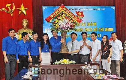 Lãnh đạo tỉnh chúc mừng Tỉnh đoàn nhân kỷ niệm 82 năm ngày thành lập Đoàn TNCS Hồ Chí Minh (26/3/1931 - 26/3/2013)
