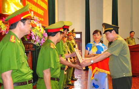 Công an Nghệ An: Xây dựng tác phong, nếp sống văn hóa vì nhân dân phục vụ