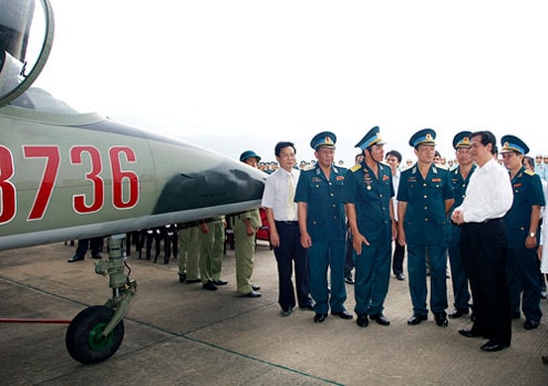 Thủ tướng: "Lực lượng Không quân phải luôn đề cao tinh thần chiến đấu"