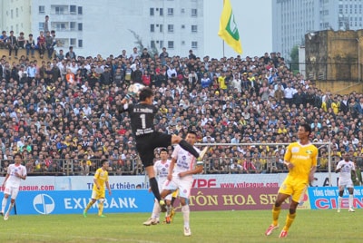 Công Vinh "nổ súng", SLNA tái chiếm ngôi đầu