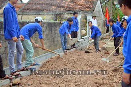 Mít tinh hưởng ứng Tuần lễ quốc gia nước sạch và VSMT năm 2013