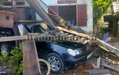 Xe tải điên gây tai nạn liên hoàn