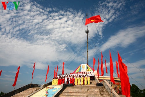 Lễ thượng cờ "Thống nhất non sông" bên dòng Bến Hải