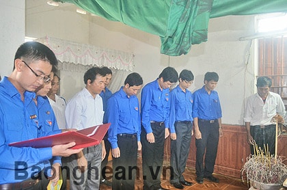 Trung ương Đoàn TNCS Hồ Chí Minh truy tặng Huy hiệu Tuổi trẻ dũng cảm cho đoàn viên Nguyễn Văn Nam