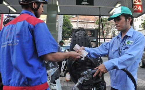 Tăng thuế nhập khẩu, không giảm giá xăng dầu