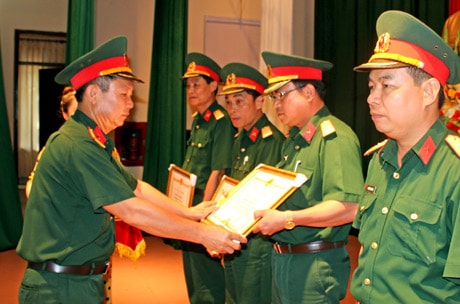 Hội nghị tổng kết 10 năm đào tạo cán bộ quân sự xã, phường