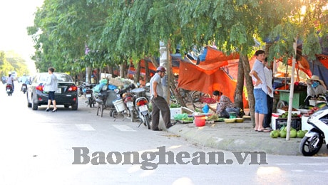 Giải quyết dứt điểm tình trạng lấn chiếm lòng, lề đường kinh doanh và thu phí trái phép