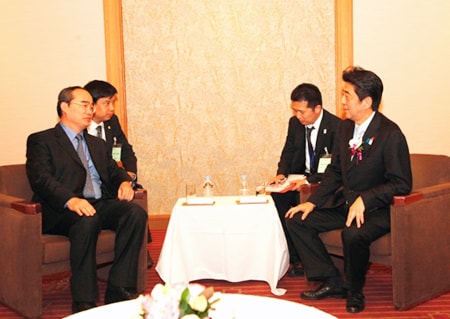 Phó Thủ tướng Nguyễn Thiện Nhân hội kiến Thủ tướng Shinzo Abe