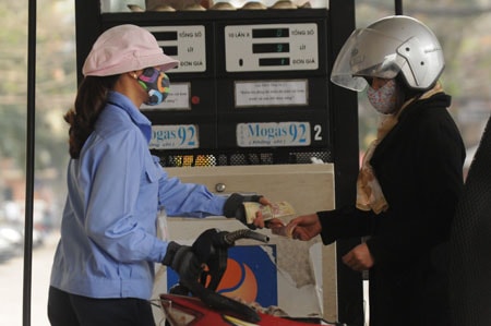 Lại xin tăng giá xăng dầu