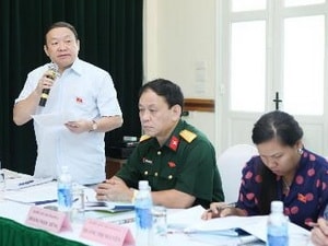 Đại biểu Quốc hội thảo luận tổ về 2 dự án luật