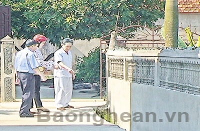 Hiến đất làm đường – đảng viên đi trước