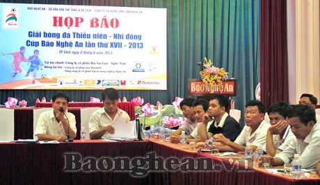 Tập huấn công tác trọng tài phục vụ Giải bóng đá TN-NĐ cúp Báo Nghệ An 2013