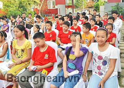 Gần 100 thí sinh tham dự kỳ thi chứng chỉ tiếng Anh Cambridge