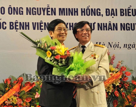 Trao tặng danh hiệu Anh hùng Lao động cho  Bác sỹ Nguyễn Minh Hồng