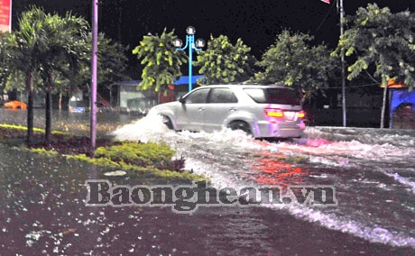 Mưa lớn gây ngập cục bộ nặng tại thị xã Cửa Lò