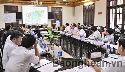 Cho ý kiến Dự thảo báo cáo kiểm điểm giữa nhiệm kỳ ĐH Đảng bộ tỉnh lần thứ XVII