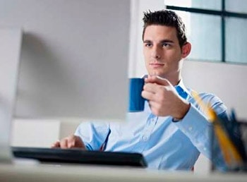 Thói quen xấu gây thoái hoá đốt sống cổ ở dân văn phòng