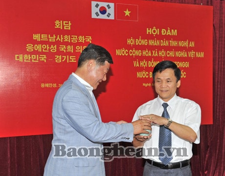 Đoàn đại biểu Hội đồng tỉnh Gyeonggi (Hàn Quốc) làm việc với HĐND tỉnh Nghệ An