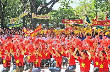 Nguyễn Văn Nam (Yên Thành) đạt giải Ba chung kết Đường lên đỉnh Olympia 2013