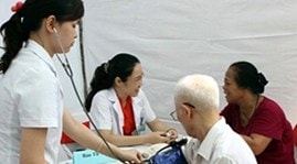 Chuyên gia Pháp khám miễn phí bệnh về mạch máu