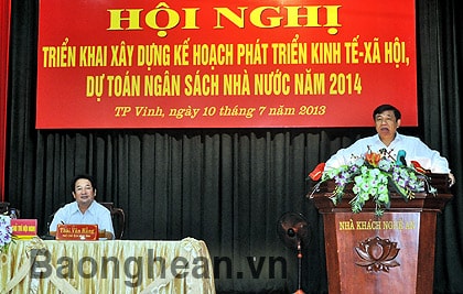 Bàn kế hoạch phát triển kinh tế - xã hội, dự toán ngân sách năm 2014