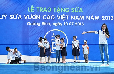 Vinamilk triển khai chương trình “Quỹ sữa Vươn cao Việt Nam” năm 2013