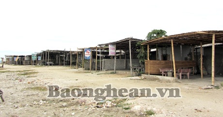 Xâm nhập “phố đèn đỏ” ở Hòn Câu