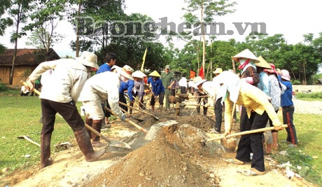 Đột phá từ làm đường giao thông nông thôn