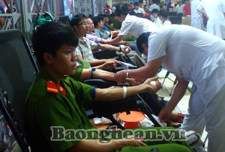 “Hành trình đỏ” tiếp nhận 500 đơn vị máu tại Tp. Vinh