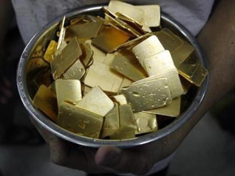 Đấu thầu vàng kéo giá giảm