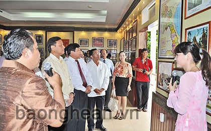 Đoàn đại biểu Bộ Tài chính Lào thăm Nghệ An