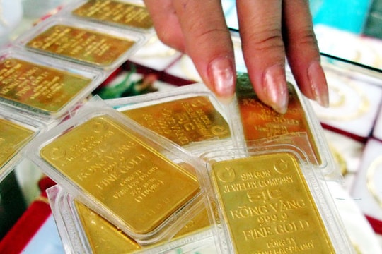 Giá vàng giảm gần 400.000 đồng, giãn rộng biên độ mua-bán