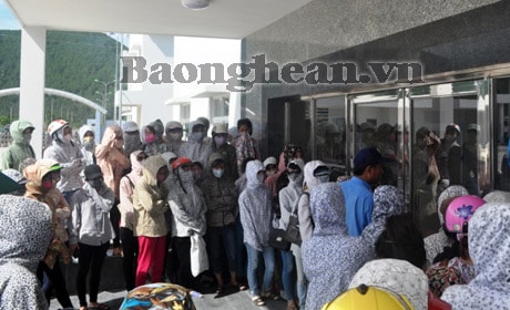 Gần 1000 công nhân Công ty TNHH điện tử BSE đình công