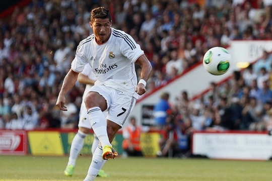 Ronaldo lập cú đúp, Real đè bẹp Chelsea của "Mou"