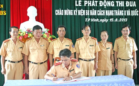 Ký kết thi đua đảm bảo TTATGT