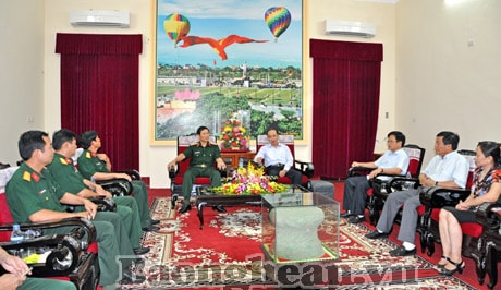 Phó Tư lệnh Quân khu 4 làm việc với lãnh đạo tỉnh Nghệ An