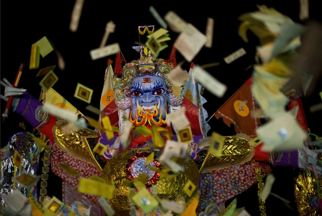 Cơn sốt đốt vàng mã ở Hong Kong