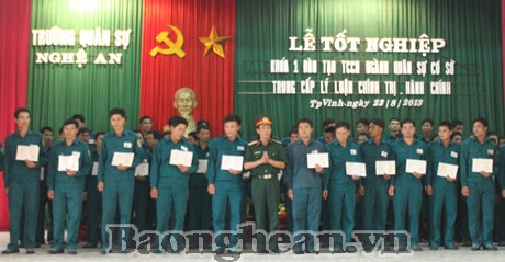 60 học viên tốt nghiệp lớp cán bộ quân sự xã phường, thị trấn