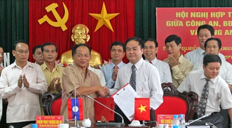 Giao ban an ninh giữa Công an, BĐBP Nghệ An với Công an tỉnh Hủa Phăn