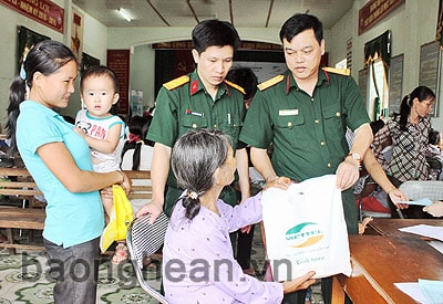 Hơn 400 người dân xã Tiên Kỳ được khám và phát thuốc miễn phí