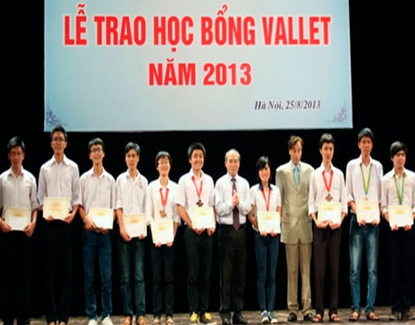 450 HS trung học ưu tú phía Bắc nhận học bổng Vallet