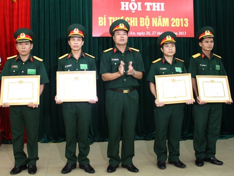 Đảng ủy Bộ Tham mưu Quân khu 4 thi bí thư chi bộ giỏi