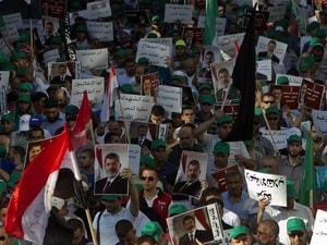 Anh em Hồi giáo "xuống thang" giải quyết khủng hoảng