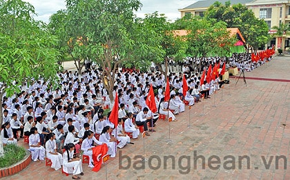 Trường THPT Phạm Hồng Thái đón nhận danh hiệu đạt chuẩn Quốc gia