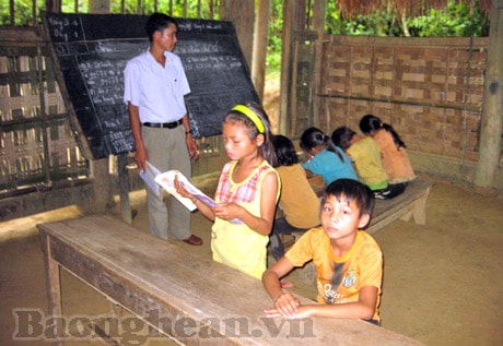 Huồi Máy: Cõng nặng lo âu năm học mới