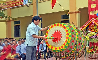 Trường THPT Phan Thúc Trực đón Bằng công nhận chuẩn Quốc gia