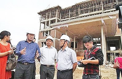 Bộ trưởng Xây dựng thị sát công trình sập mái